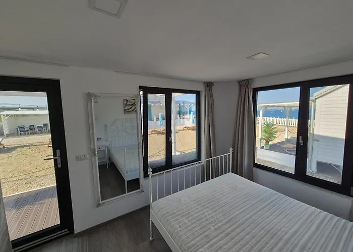 Vamandipity - 14 Only, Quiet-chill Seafront (adults Only)