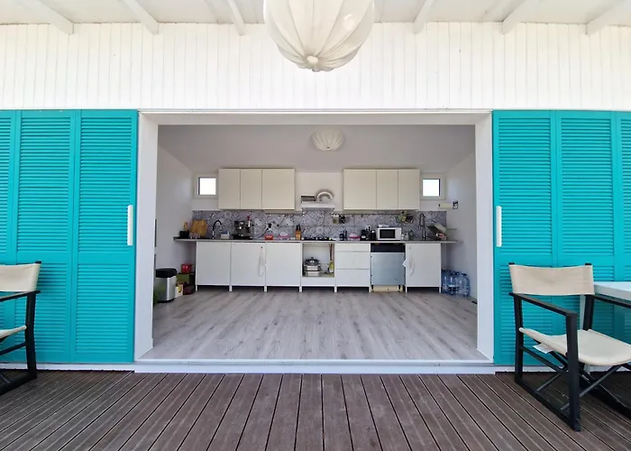 Vamandipity - 14 Only, Quiet-chill Seafront (adults Only) 게스트하우스