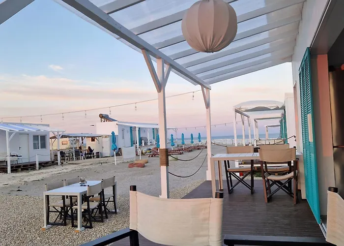 Vamandipity - 14 Only, Quiet-chill Seafront (adults Only) 게스트하우스 4*