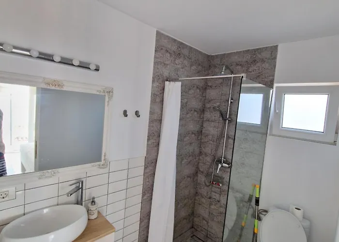 Vamandipity - 14 Only, Quiet-chill Seafront (adults Only)