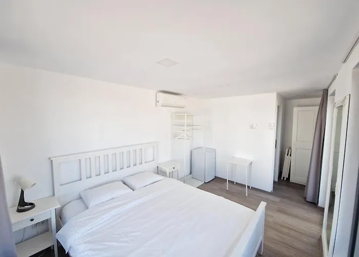 Vamandipity - 14 Only, Quiet-chill Seafront (adults Only) 게스트하우스 4*