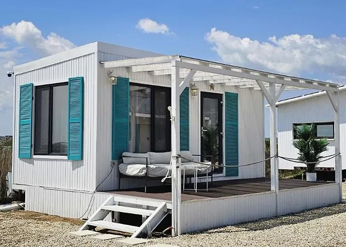 Vamandipity - 14 Only, Quiet-chill Seafront (adults Only) 게스트하우스