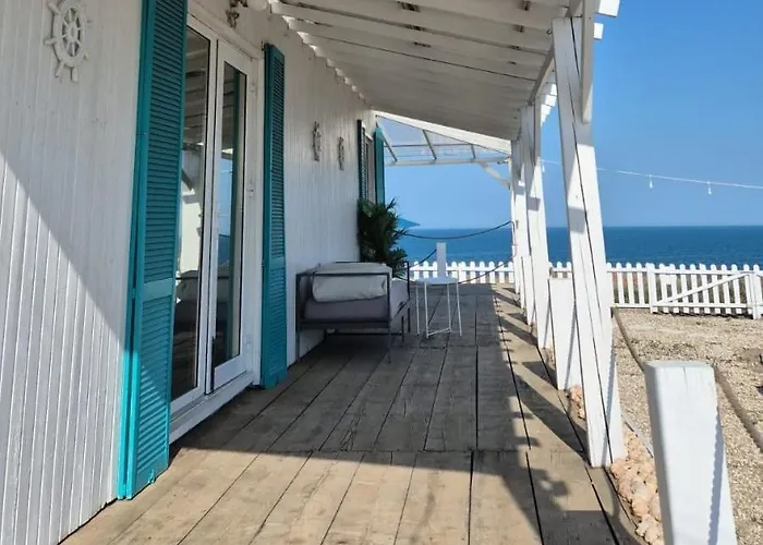 Vamandipity - 14 Only, Quiet-chill Seafront (adults Only) 게스트하우스 4*