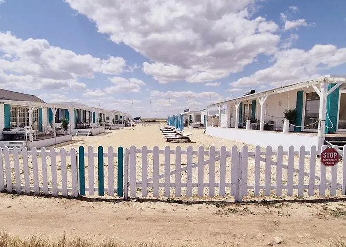 Vamandipity - 14 Only, Quiet-chill Seafront (adults Only) 게스트하우스