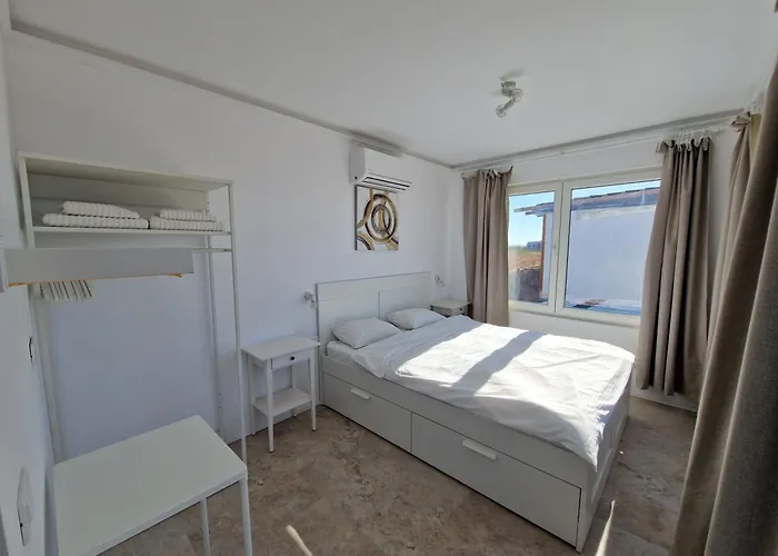 Vamandipity - 14 Only, Quiet-chill Seafront (adults Only) 게스트하우스