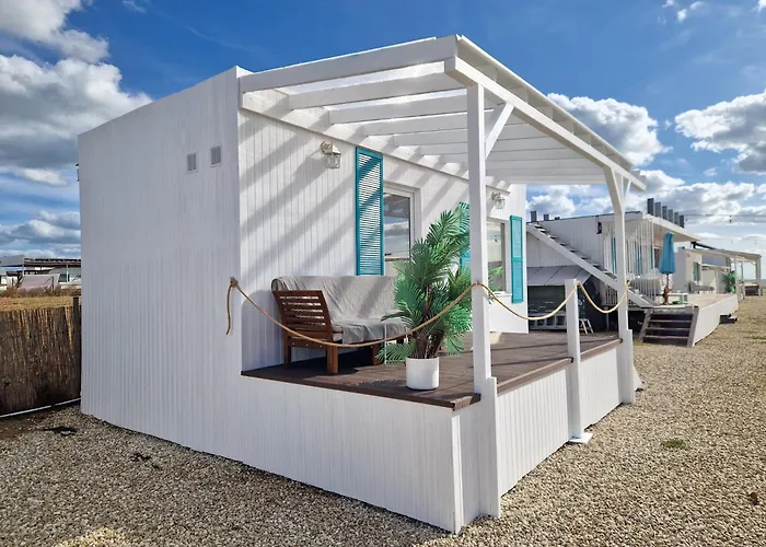 Vamandipity - 14 Only, Quiet-chill Seafront (adults Only)