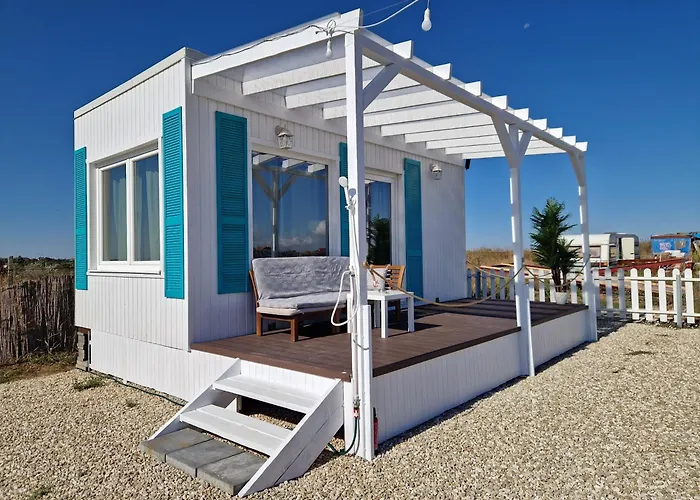 Vamandipity - 14 Only, Quiet-chill Seafront (adults Only) 게스트하우스 4*