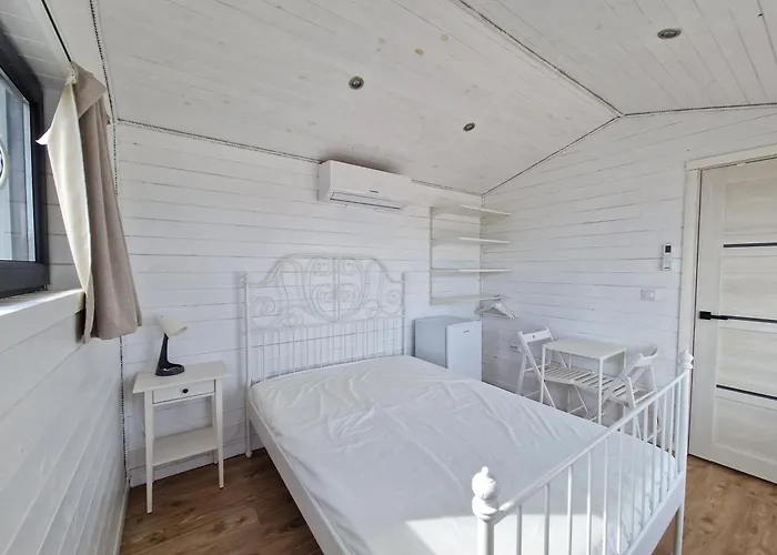 Vamandipity - 14 Only, Quiet-chill Seafront (adults Only) 4*