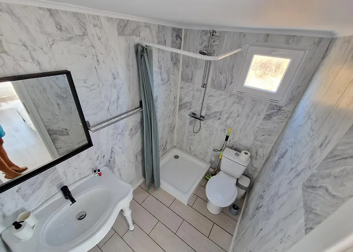 Vamandipity - 14 Only, Quiet-chill Seafront (adults Only) 게스트하우스