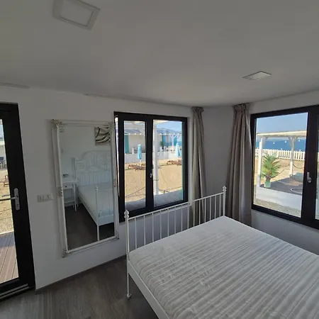 Vamandipity - 14 Only, Quiet-chill Seafront (adults Only)